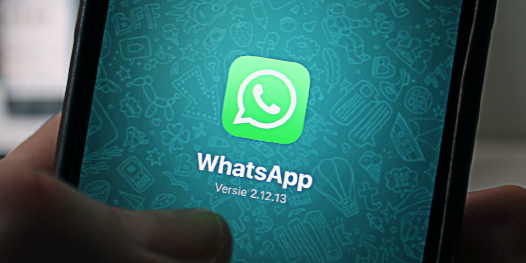 tela de celular mostrando o logo do whatsapp