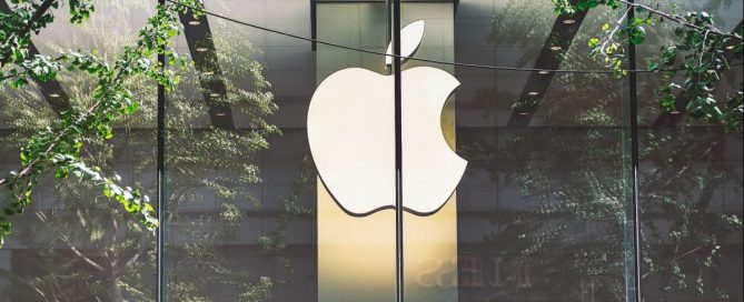 Imagem da fachada de uma loja da Apple.